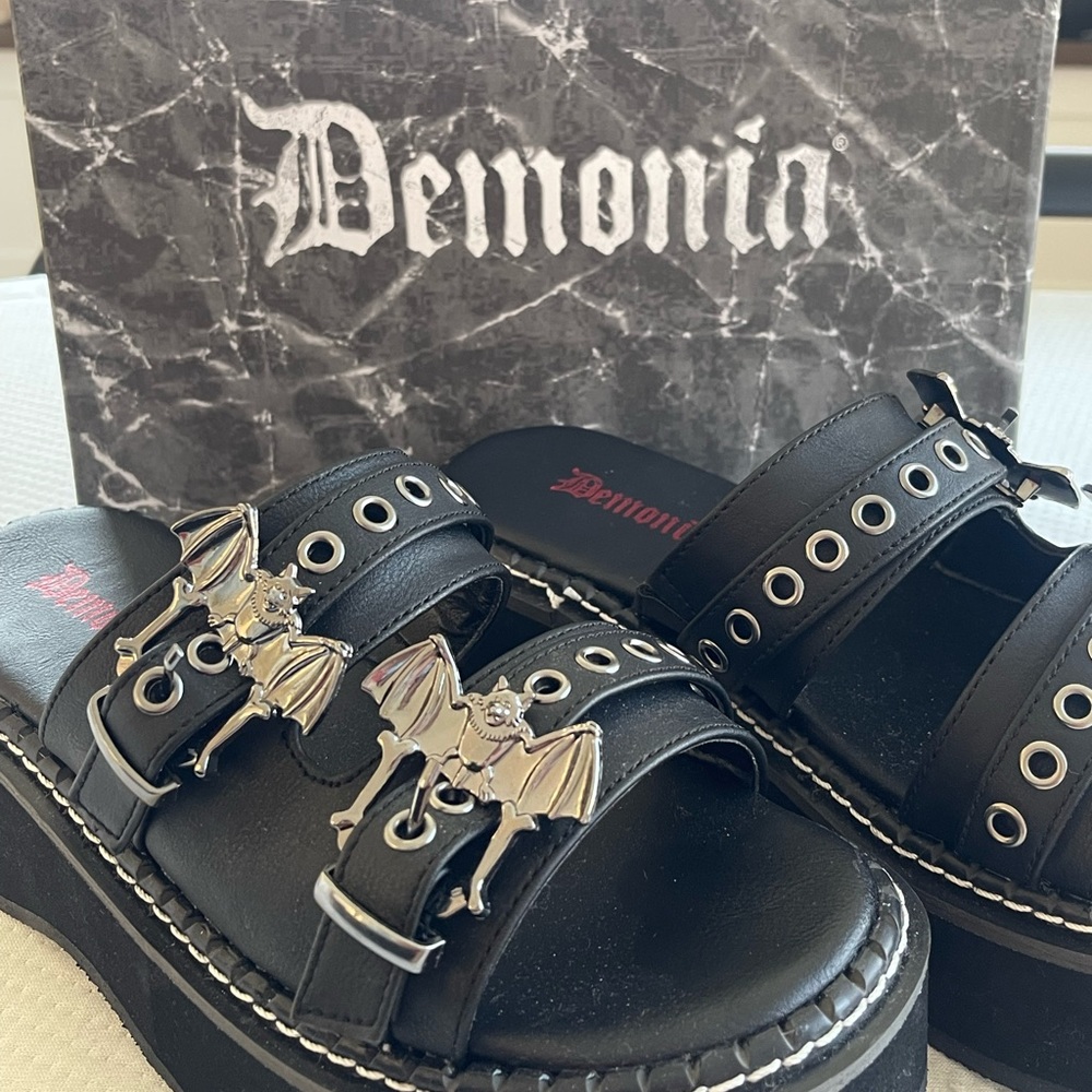 Demonia Vegan Leather Emily-100 Bat Platform Sandals Size 9